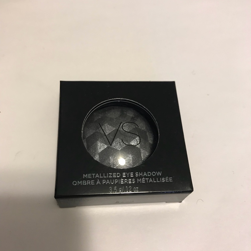 Victoria’s Secret metallized eyeshadow in MAGNETIC